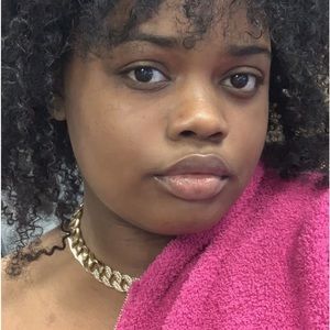 Meet your Posher, Ayzia